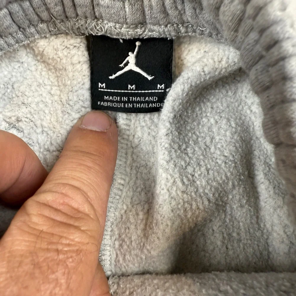 Jordan Men's Shorts Size‎ M Gray Black Sweat Drawstring Pockets Casual